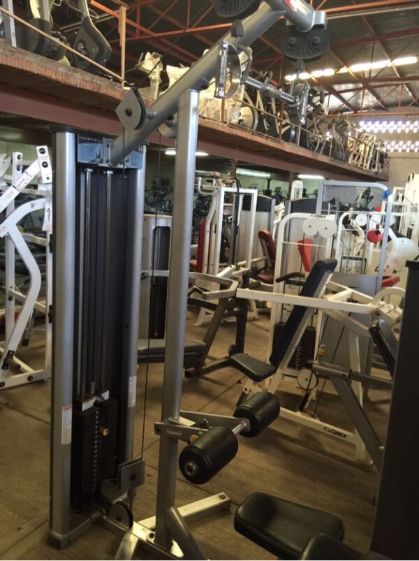 Paramount Lat pulldown
